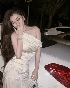 Saigon Influencer Captivates Fans with Luxurious Yacht Photoshoot and Stunning Physique - image 4