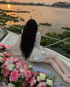 Saigon Influencer Captivates Fans with Luxurious Yacht Photoshoot and Stunning Physique - image 9