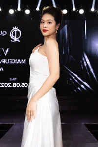 Ngoc Chau and Khanh Van Turn Heads as Judges in Stunning Low-Cut Gowns - image 3