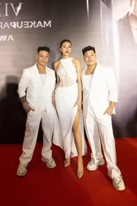 Ngoc Chau and Khanh Van Turn Heads as Judges in Stunning Low-Cut Gowns - image 10