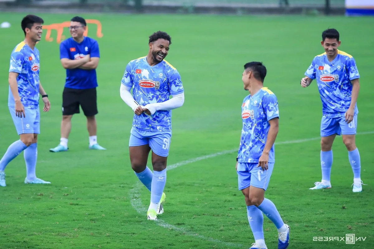 Xuan Son and Hoang Hen Train Together for Vietnam National Team