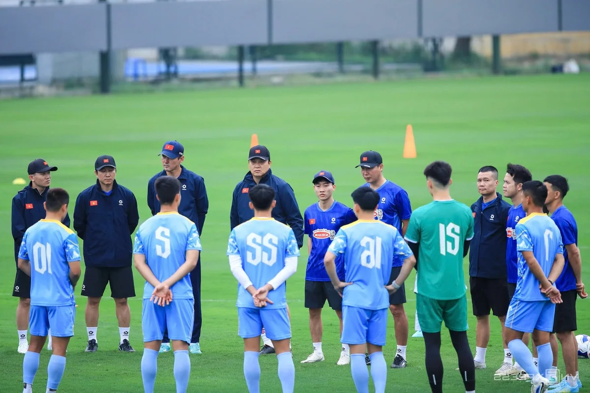 Xuan Son and Hoang Hen Train Together for Vietnam National Team