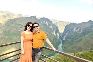 Veteran Actor Chi Trung Quickly Shuts Down Matchmaking Rumors with Sweet Photos of Girlfriend Y Lan - image 6