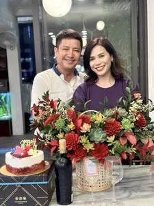 Veteran Actor Chi Trung Quickly Shuts Down Matchmaking Rumors with Sweet Photos of Girlfriend Y Lan - image 0