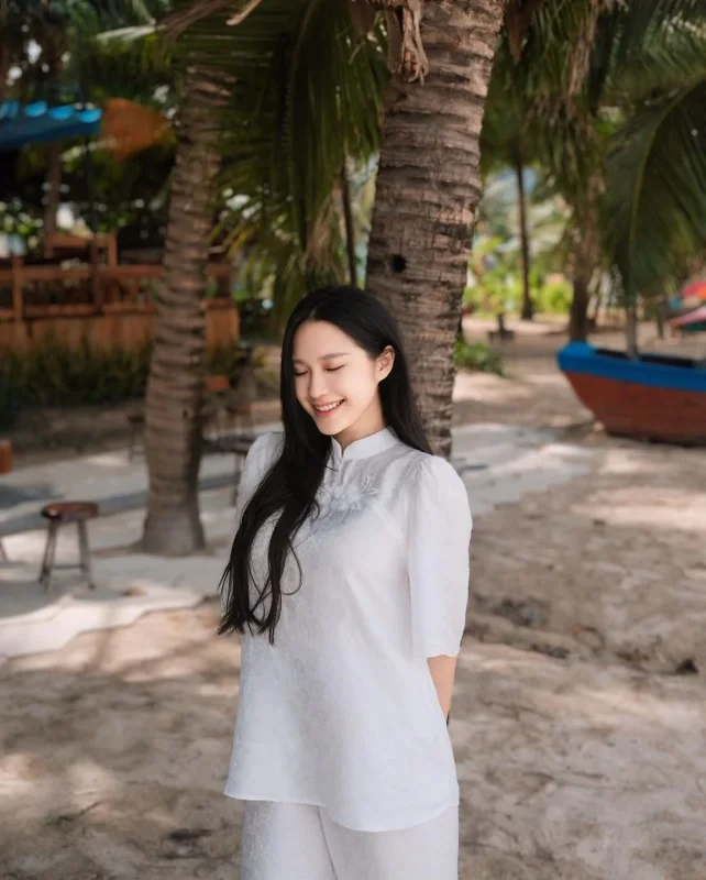 Meet the Beautiful Hot Moms of the Vietnamese Football Community
