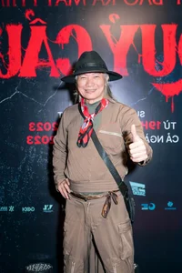 Actor Quang Tuan and Wife Linh Phi Turn Heads with Romantic Red Carpet Appearance - image 10