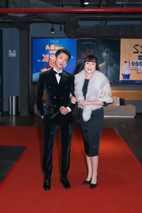 Actor Quang Tuan and Wife Linh Phi Turn Heads with Romantic Red Carpet Appearance - image 7