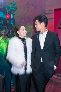 Actor Quang Tuan and Wife Linh Phi Turn Heads with Romantic Red Carpet Appearance - image 8
