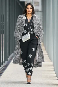 Top 10 Iconic Chanel Fashion Designs from the Past Five Years - image 8