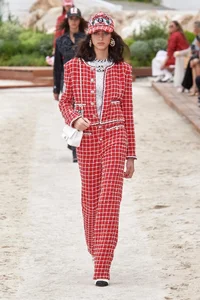 Top 10 Iconic Chanel Fashion Designs from the Past Five Years - image 1