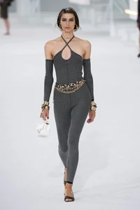 Top 10 Iconic Chanel Fashion Designs from the Past Five Years - image 4