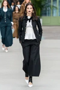 Top 10 Iconic Chanel Fashion Designs from the Past Five Years - image 6
