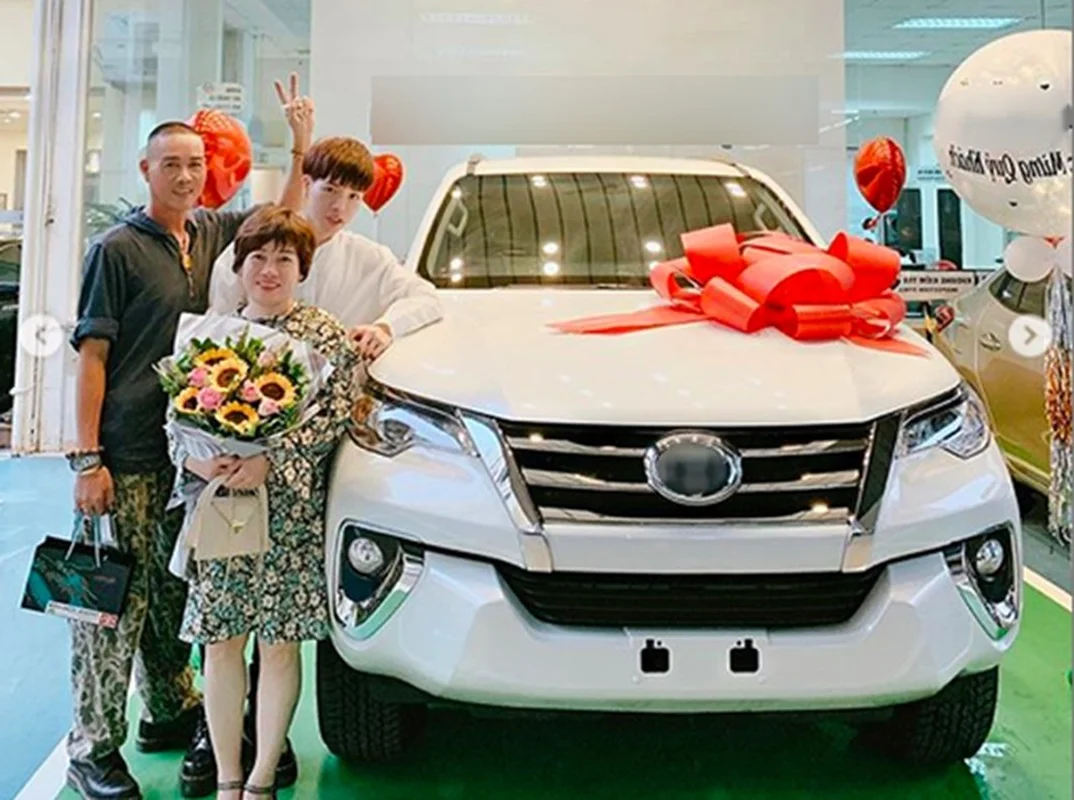 Inside the Luxurious Lifestyle of V-Pop Star Duc Phuc: Success, Style, and Sophistication