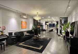 Inside Singer Minh Quan's Luxurious 200-Square-Meter Apartment: A Tour of Elegant Living - image 4