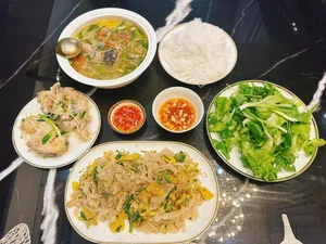 Phuong Oanh Shares Homemade Hotpot and Blood Pudding Recipe: Shark Binh Reacts - image 8
