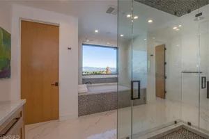 Inside Olivia Culpo and Christian McCaffrey’s Stunning $3.5 Million Los Angeles Mansion - image 3