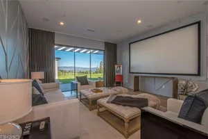 Inside Olivia Culpo and Christian McCaffrey’s Stunning $3.5 Million Los Angeles Mansion - image 8
