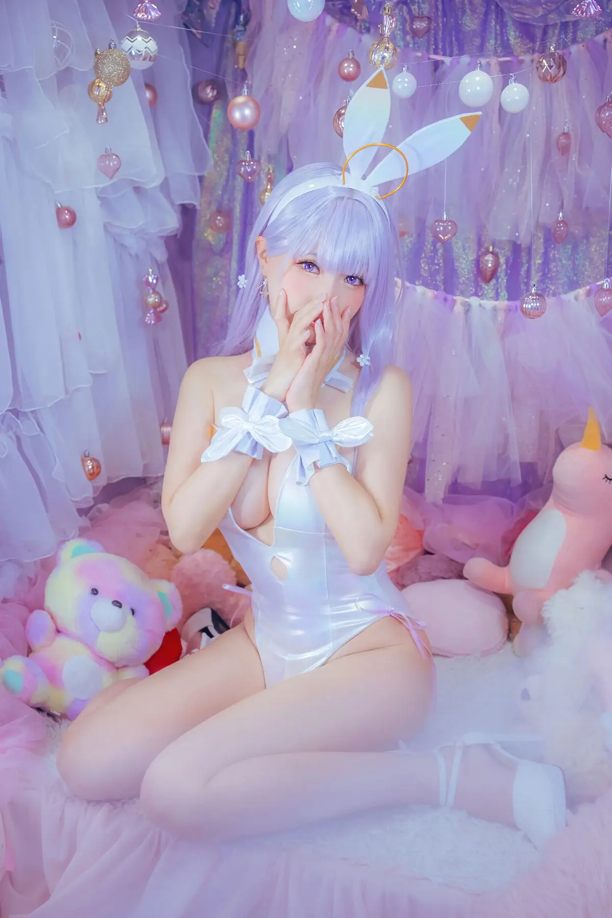 Coser Ely_eee's Captivating Bunny Plymouth Cosplay: Sweet Charm in a Dreamy Setting