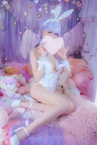 Coser Ely_eee's Captivating Bunny Plymouth Cosplay: Sweet Charm in a Dreamy Setting - image 12