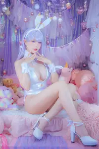 Coser Ely_eee's Captivating Bunny Plymouth Cosplay: Sweet Charm in a Dreamy Setting - image 18