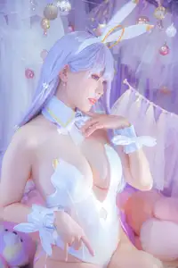 Coser Ely_eee's Captivating Bunny Plymouth Cosplay: Sweet Charm in a Dreamy Setting - image 7