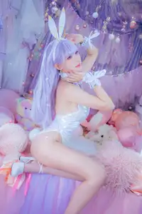 Coser Ely_eee's Captivating Bunny Plymouth Cosplay: Sweet Charm in a Dreamy Setting - image 0