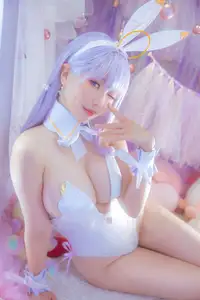 Coser Ely_eee's Captivating Bunny Plymouth Cosplay: Sweet Charm in a Dreamy Setting - image 14