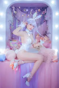 Coser Ely_eee's Captivating Bunny Plymouth Cosplay: Sweet Charm in a Dreamy Setting - image 4