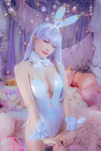 Coser Ely_eee's Captivating Bunny Plymouth Cosplay: Sweet Charm in a Dreamy Setting - image 6