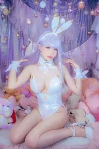 Coser Ely_eee's Captivating Bunny Plymouth Cosplay: Sweet Charm in a Dreamy Setting - image 15