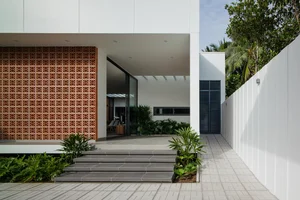 Small House 02: A Stunning 170m2 Modern Home with Central Courtyard in Ben Tre - image 4