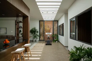 Small House 02: A Stunning 170m2 Modern Home with Central Courtyard in Ben Tre - image 8