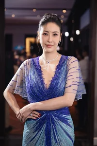 Royal Descent Vietnamese Miss Queen Enjoys Luxury Shopping Spree Escorted in Europe - image 1