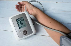 Air Conditioner vs. Fan: Expert Doctor Reveals Which Is Better for Your Sleep Health - image 0