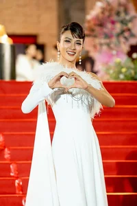 Vietnamese Merited Artist Nominated for the World's Most Beautiful Face - image 4