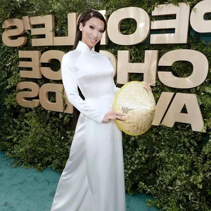 Vietnamese-Born Artist Captivates Global Audience with Stunning Androgynous Beauty - image 2