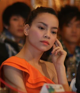 Ho Ngoc Ha Glows with Ageless Beauty and Chic Fashion - image 4