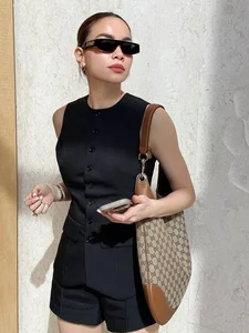 Ho Ngoc Ha Glows with Ageless Beauty and Chic Fashion - image 1