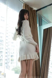 IESS SXJ No.1613 Tuan Tuan: Sophisticated Fashion and Silk Photography - image 2