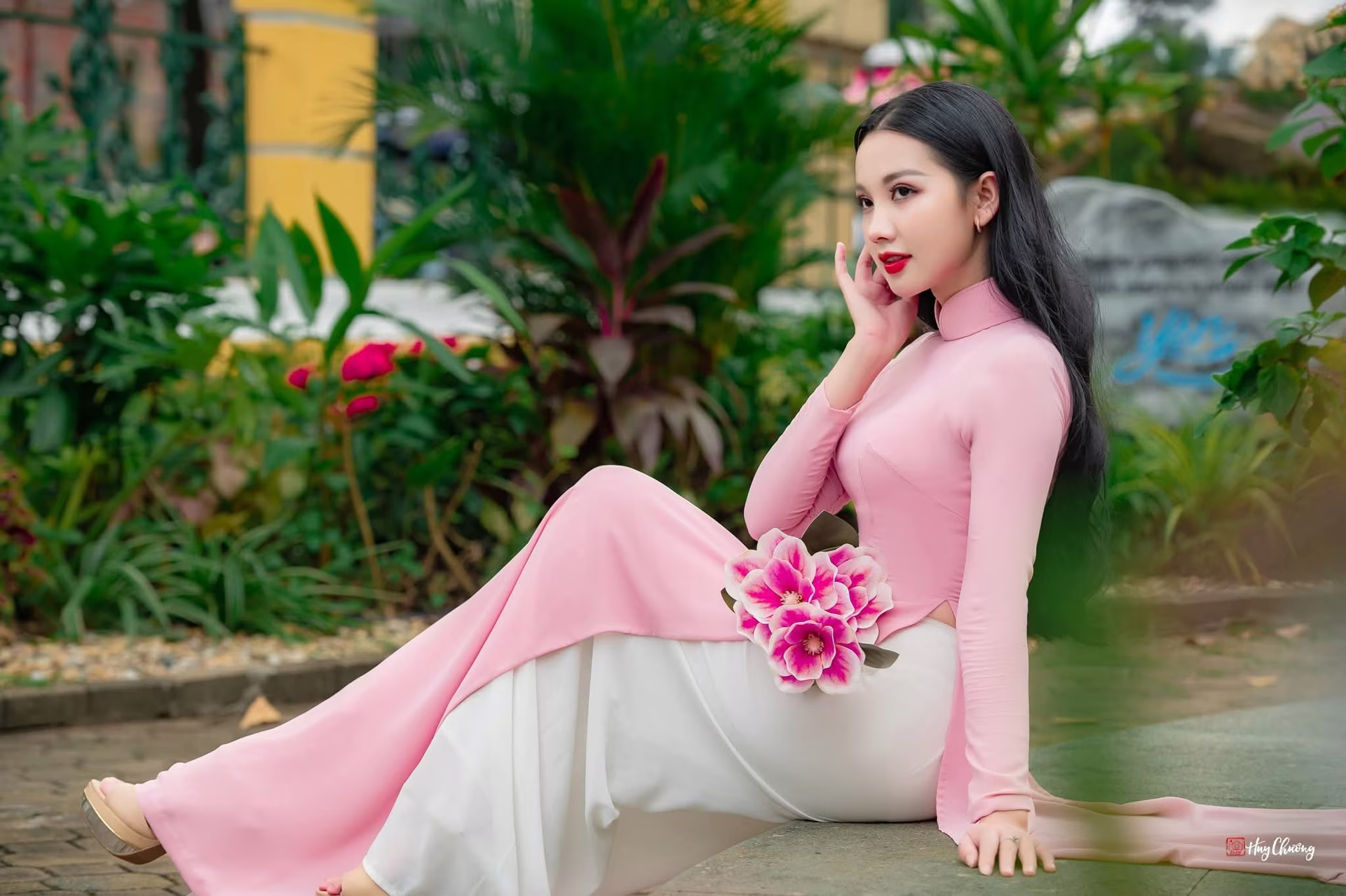 VGU No.158: Discover the Timeless Grace of Vietnamese Beauty in a Stunning Pink Ao Dai