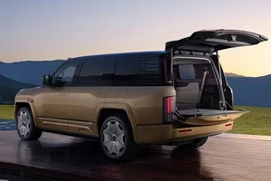 BYD Yangwang U8L Luxury Edition: A 4-Seater Powerhouse Rivaling the Maybach GLS 600 - image 7