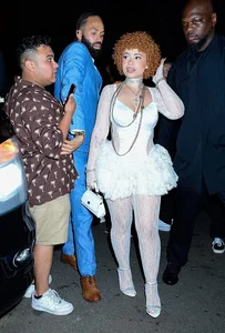 Taylor Swift and Selena Gomez Shine in Mini Dresses at the MTV VMAs After-Party - image 1
