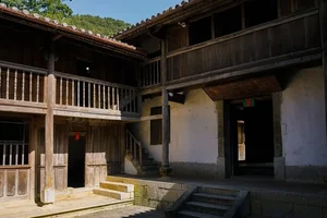 Exploring the Historic Vuong Family Mansion on Ha Giang's Stone Plateau - image 3