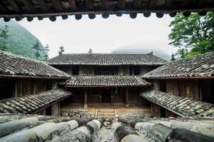 Exploring the Historic Vuong Family Mansion on Ha Giang's Stone Plateau - image 5