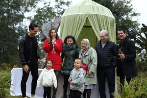 Vietnamese Celebrities Minh Hang and Thu Minh Share Heartwarming Moments with Their Sons - image 4