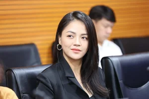 Vietnamese Actresses Weekly: Hong Diem’s Runway Return and Bao Thanh’s Joyful Birthday Celebration - image 12