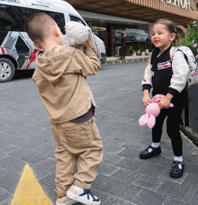 Ho Ngoc Ha’s Daughter Steals the Show with Adorable Street Style Looks - image 8