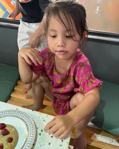 Ho Ngoc Ha’s Daughter Steals the Show with Adorable Street Style Looks - image 10