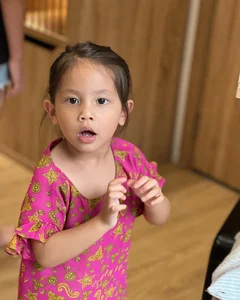Ho Ngoc Ha’s Daughter Steals the Show with Adorable Street Style Looks - image 7