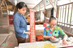 Traditional Glass Painting Craft of An Giang: A Cultural Heritage - image 10